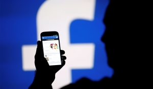 Việt Nam kiểm duyệt Facebook : tự mình hại mình