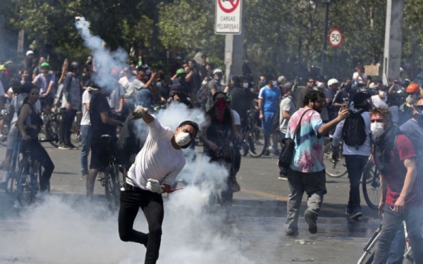 Điểm báo Pháp - Những cuộc nổi dậy tại các nền dân chủ