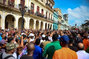 Biểu tình bùng nổ ở Cuba : Tại sao người dân giận dữ ?