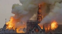 Nóc Nhà thờ Đức Bà Paris thế kỷ 13 bị lửa thiêu rụi