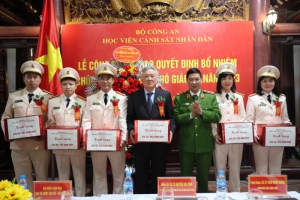 Chức danh giáo sư cho chánh án Nguyễn Hòa Bình