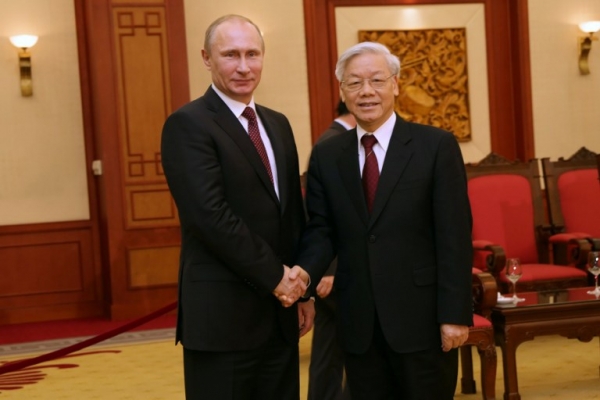 Đảng cộng sản Việt Nam phải ngừng ủng hộ Putin