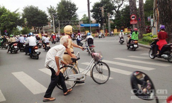 Lạm phát khen thưởng do &quot;khủng hoảng lòng nhân&quot; ?