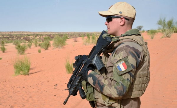Điểm báo Pháp - Pháp đơn độc chống khủng bố ở Sahel