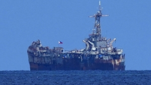 Hải quân Trung Quốc tiếp tục đe dọa tàu tiếp tế của Philippines