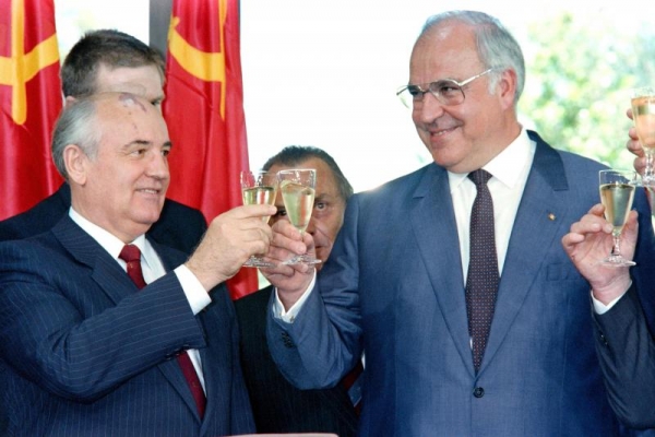 Điểm tin báo chí Pháp - Helmut Kohl, công dân Châu Âu vĩ đại