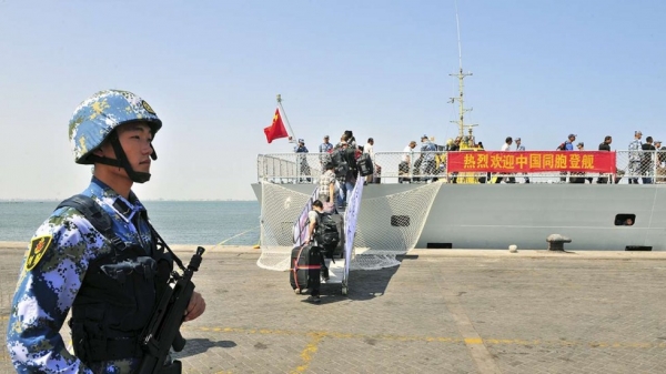 Biển Đông : Mỹ-Phi tập trận, Trung Quốc xây căn cứ quân sự