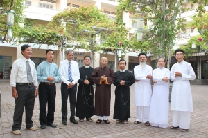 Các nhà hoạt động tôn giáo ở Việt Nam tiếp tục bị đàn áp