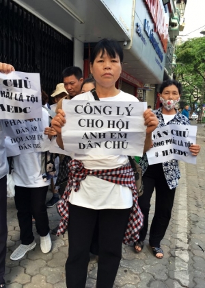 Nhân quyền Việt Nam : quốc tế vinh danh, trong nước đày đọa