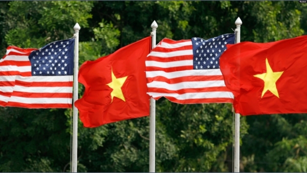 Việt Nam giải quyết thặng dư thương mại với Mỹ như thế nào ?