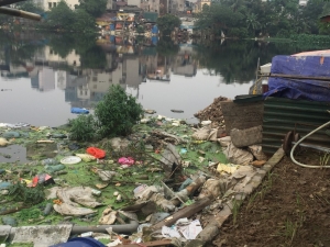Hà Nội : sông hồ ô nhiễm, Cà Mau : nguy cơ vỡ đê