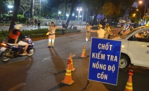 Việt Nam tính cấm tiệt lái xe có rượu bia : cần thiết hay hà khắc ?