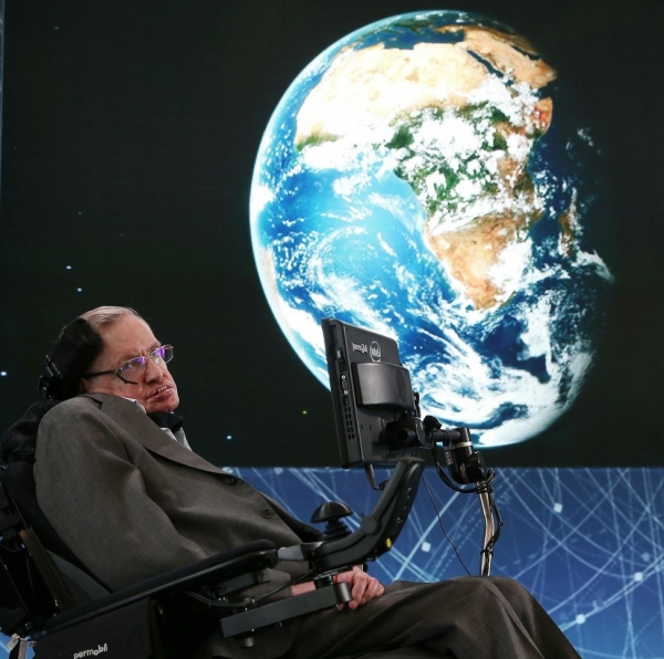 Vì sao Stephen Hawking &#039;là người Anh vĩ đại&#039; ?