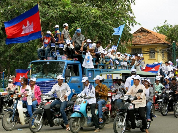 Bầu cử tự do ở Campuchia, máy bay quân sự rớt ở Myanmar