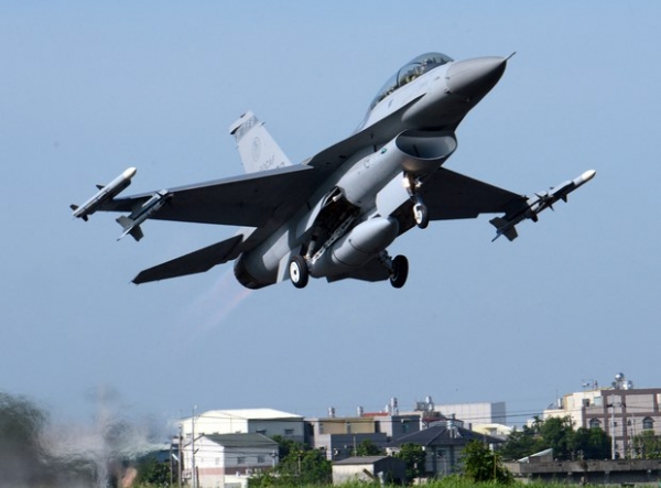 Bộ Ngoại giao Việt Nam nói về khả năng mua chiến đấu cơ F-16 của Mỹ
