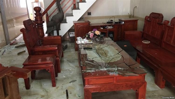 Giáo dân Văn Thai bị côn đồ đập phá nhà cửa