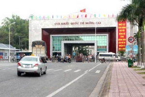 Người Trung Quốc tự do lái xe ra vào Việt Nam, kể cả trốn thuế