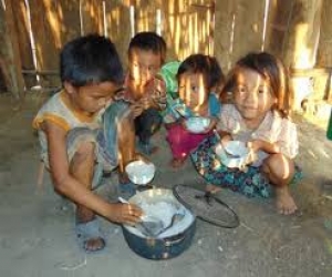 Việt Nam : Suy dinh dưỡng trẻ em vẫn là một thách thức lớn