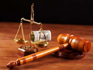 Luật pháp thiên vị : án phạt quan và dân không giống nhau