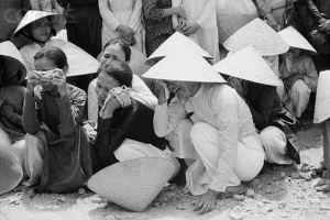 Lính Việt Nam Cộng hòa và lính Mỹ phản công quân Bắc Việt trong Tết Mậu Thân 1968