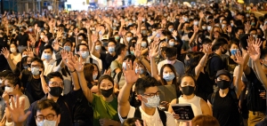 Bị đàn áp không ngừng nghỉ, Hồng Kông vẫn ngẫng cao đầu
