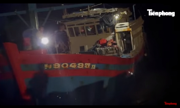 Tàu hải cảnh Trung Quốc lại tấn công ngư dân Việt Nam