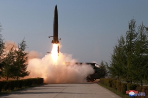 Bắc Triều Tiên lại bắn thử tên lửa đạn đạo để mong đợi được chú ý