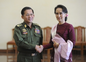 Miến Điện : căng thẳng giữa quân đội và chính phủ dân sự