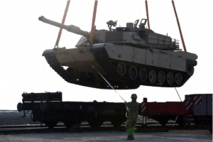 Điểm báo Pháp - Phương Tây giao xe tăng cho Ukraine