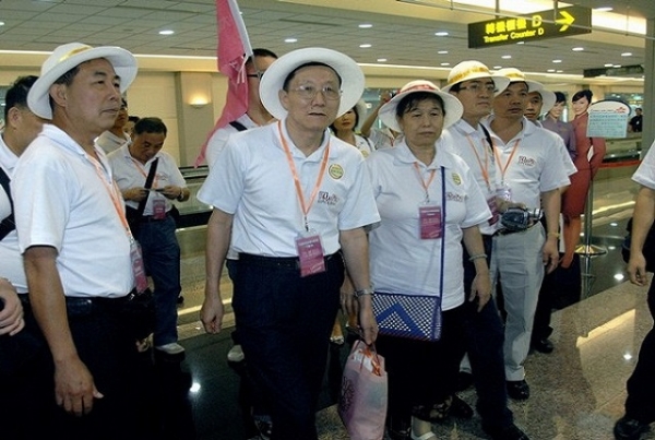 Du lịch Việt Nam : khách Trung Quốc và khách Hoa Kỳ