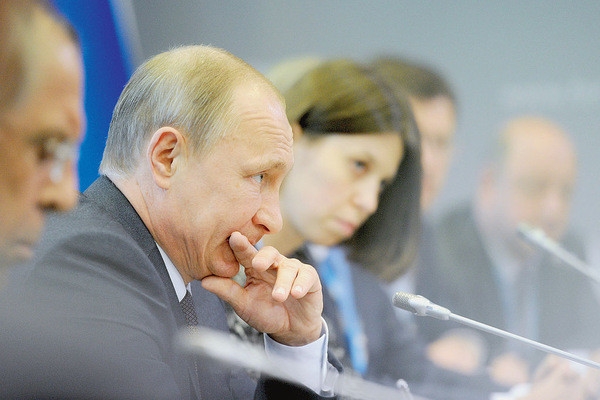 Điểm báo Pháp - Nước Nga Putin phân vân giữa Âu và Á
