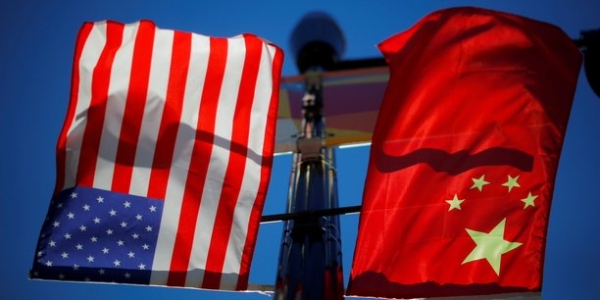 Giữa Hoa Kỳ và Trung Quốc, Việt Nam giữ cân bằng được bao lâu ?