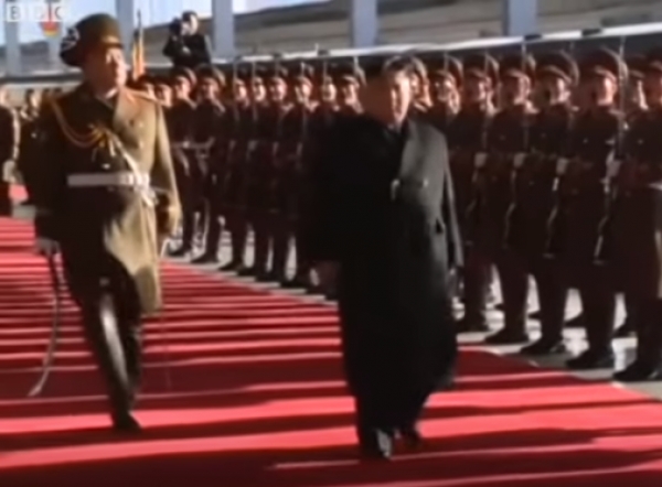 Bình Nhưỡng tiễn ông Kim Jong-un lên đường đi Việt Nam
