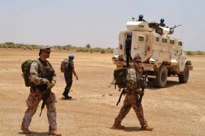 Điểm báo Pháp - Pháp và Mali : Rút hay giữ quân chống khủng bố