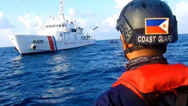 Tàu Trung Quốc tấn công tàu Philippines, Bắc Kinh nắn gân Mỹ ?