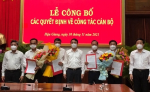 Hồ sơ bổ nhiệm quan chức cao cấp Việt Nam bị làm giả