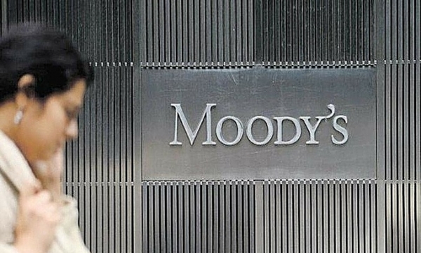 Việt Nam : du lịch chữa bệnh, bị Moody’s hạ điểm, Mỹ đánh thuế thép