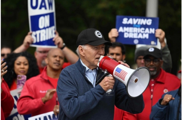 Công nghiệp xe hơi Mỹ : Tổng thống Biden ủng hộ công nhân đình công