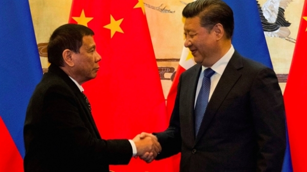 Philippines : Phải chăng Duterte đang nhường Biển Đông cho Trung Quốc ?