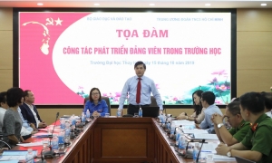 Việt Nam vẫn chưa ra khỏi tư duy Đảng chi phối giáo dục