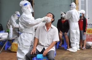 Covid-19 : Số ca nhiễm mới thường nhật tại Việt Nam tăng kỷ lục