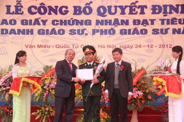 Đạo Công giáo, Đại học VinUni, chức danh Giáo sư, bằng giả, ô nhiễm