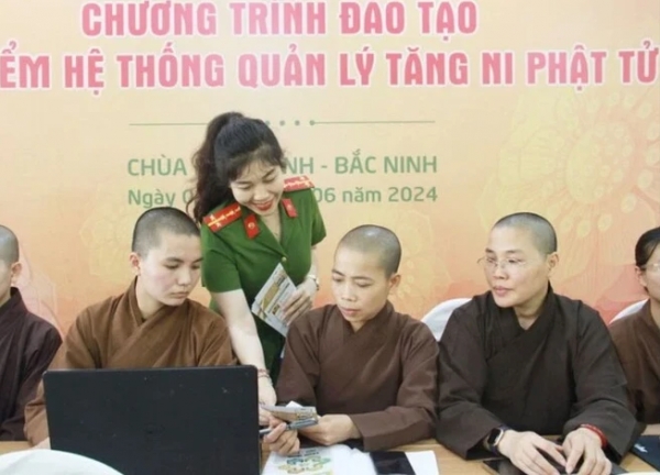 Công an quản lý tăng ni phật tử, chùa ngoài luồng bị thải uế