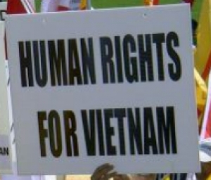 Đạo luật Nhân quyền Việt Nam : độc đảng muốn dân chủ hay mất trắng ?