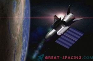 X37B thử nghiệm vũ khí siêu âm chiếu tia điện từ không gian