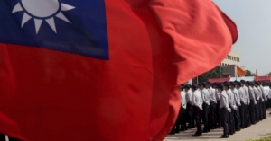 Quốc kỳ Đài Loan tại Việt Nam : được treo rồi hạ xuống