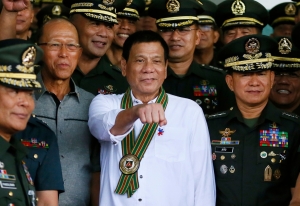 Tổng thống Philippines : Một năm sóng gió nhưng vẫn trên đỉnh cao