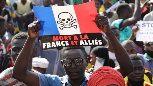 Pháp rút bài học &quot;bị sỉ nhục&quot; ở Châu Phi