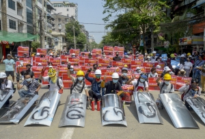 Miến Điện : ngày càng có nhiều người tham gia phong trào chống đối