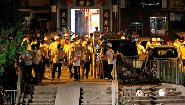 Điểm báo Pháp - Xã hội đen trấn áp người biểu tình Hồng Kông